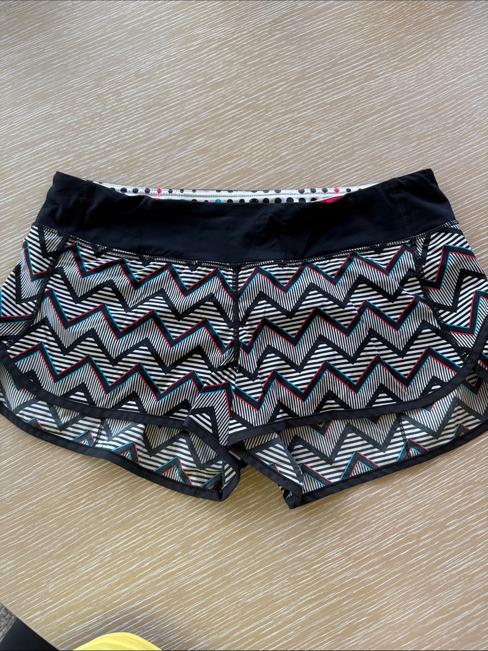 Lululemon Seawheeze shorts limited edition, size 10 like new
